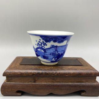 Blue and White tea cup (Ruo shen zhen cang)
