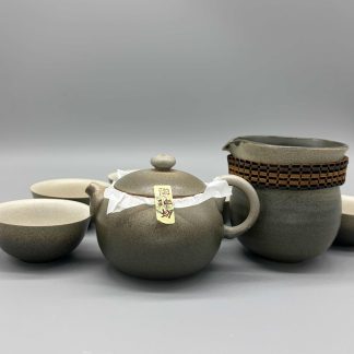 Lin’s Ceramic Studio Tea set with Cha Hai and five cups (White Green)